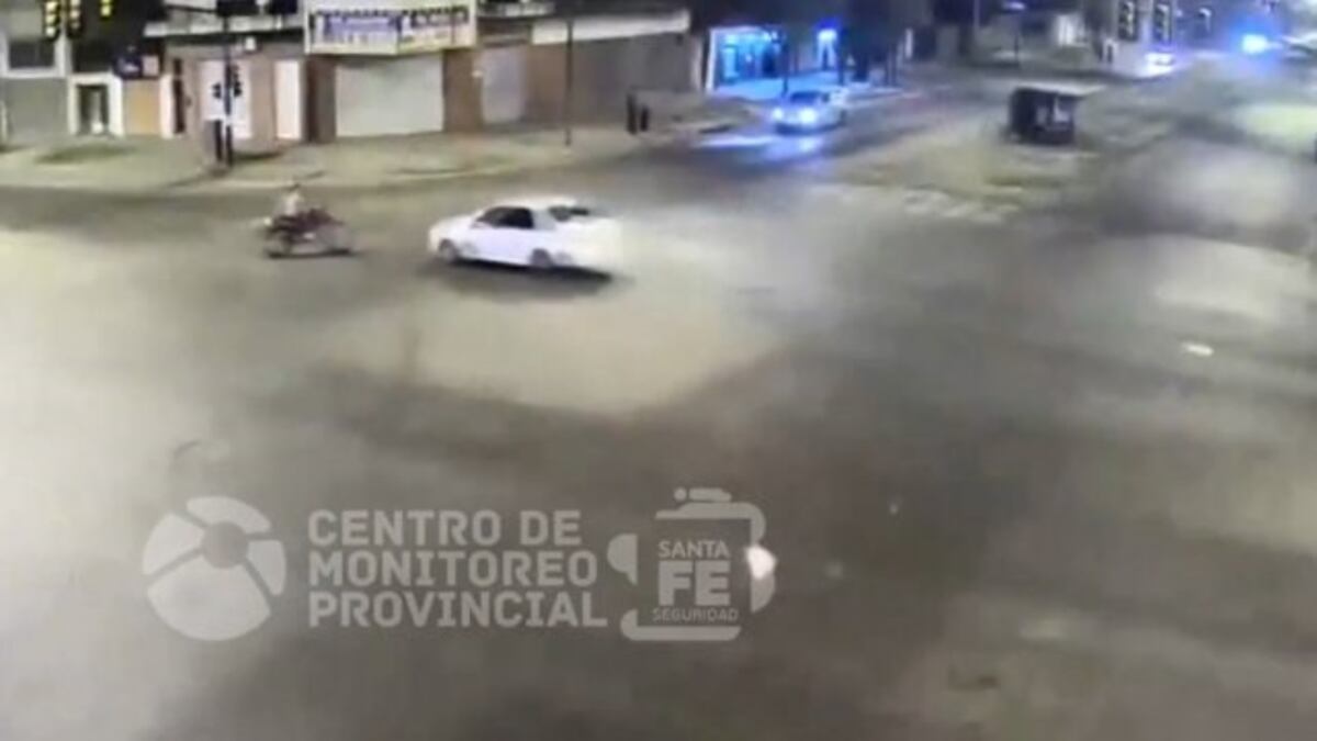Impactante: motociclista voló por el aire tras un fuerte choque contra ...