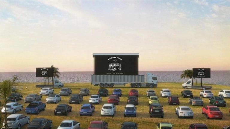 El autocine en la costa de San Isidro con capacidad para 60 vehículos. Se inauguró a fines de julio.