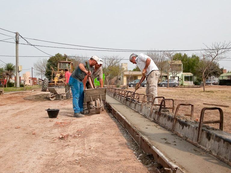 Construcción de cordón cuneta en La Para (Municipio de La Para)