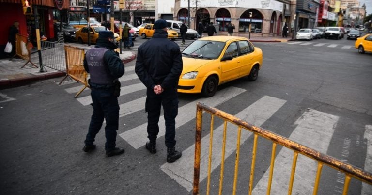 Controles en el Centro de Córdoba para evitar la circulación de personas.