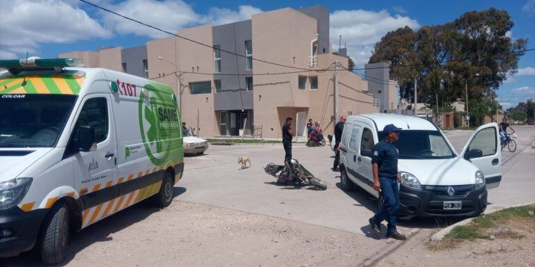 Una mujer herida tras un fuerte choque