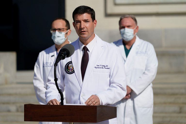 En un comunicado, el médico del presidente, Sean Conley, aseguró que Trump "reúne los criterios para terminar el aislamiento" (Foto: EFE/EPA/Chris Kleponis / POOL)