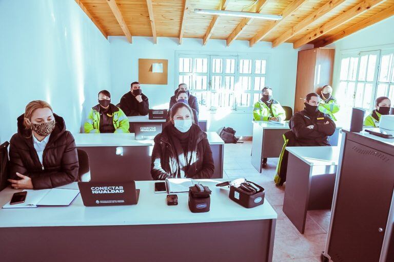 Capacitación tobilleras electrónicas policía de TDF.