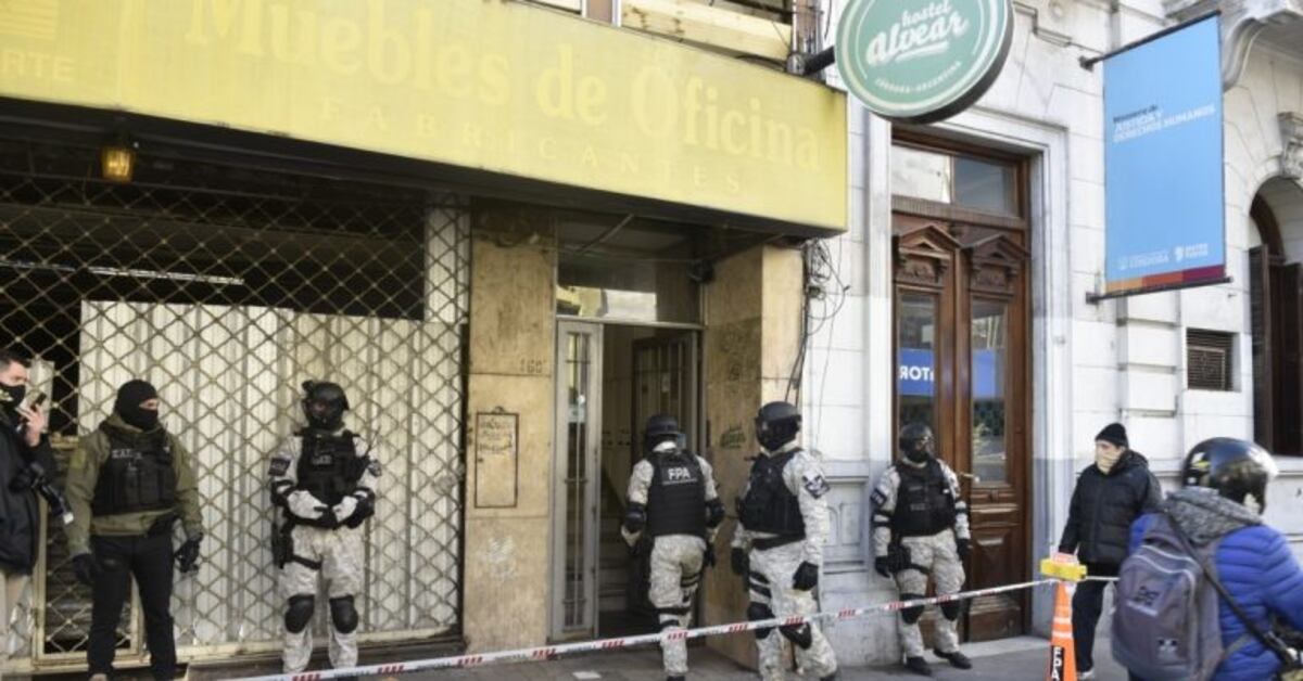 Córdoba: allanamiento en un hostel, con pasajeros nacionales y extranjeros
