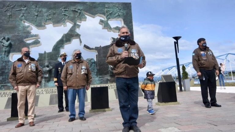 El presidente del CEMU, VGM Conrado Zamora, tomó la promesa a los hijos, "Herederos de la Causa Malvinas".