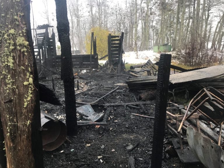 Tolhuin, incendio de casilla.