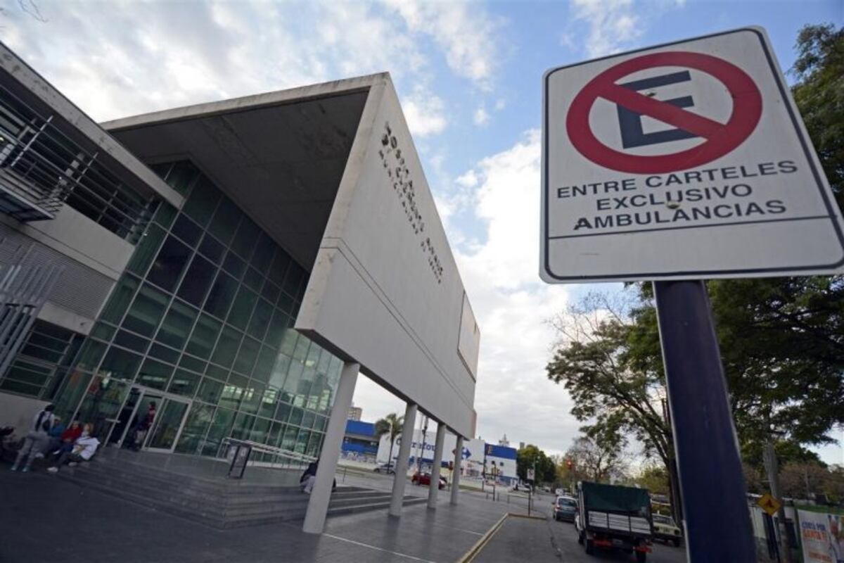 Un joven de 24 años fue baleado mientras estaba frente a su casa del barrio Cinco Esquinas