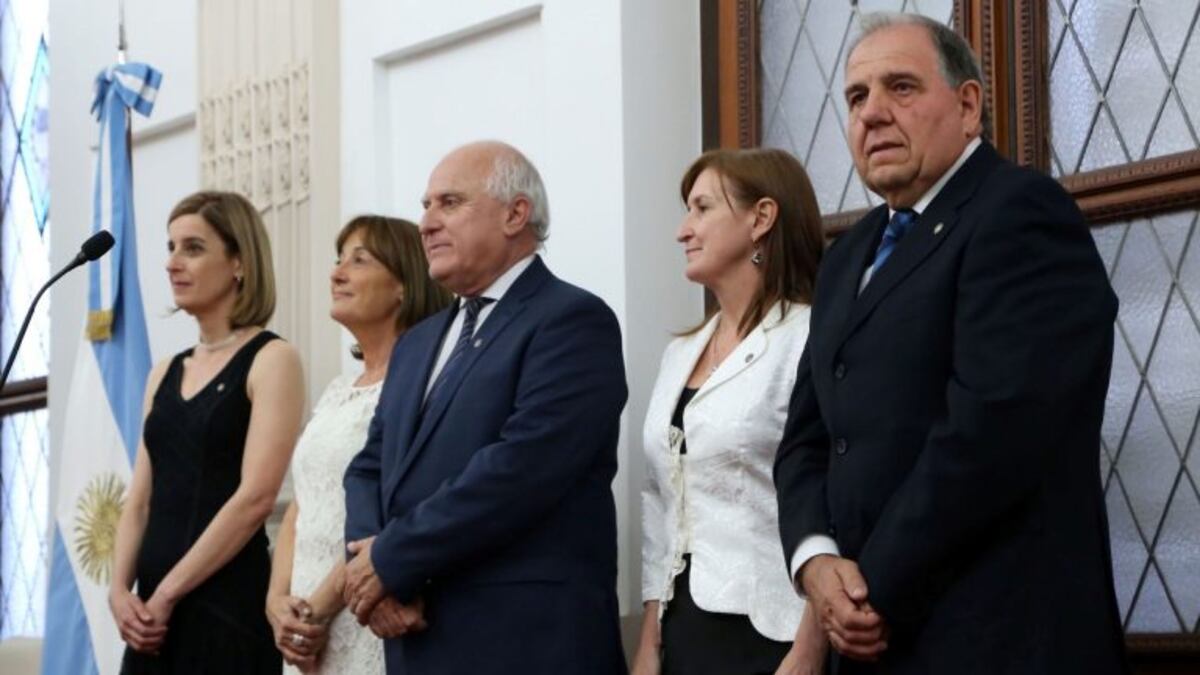Lifschitz dijo que el debate sobre el aborto es "un triunfo de las mujeres y los jóvenes"