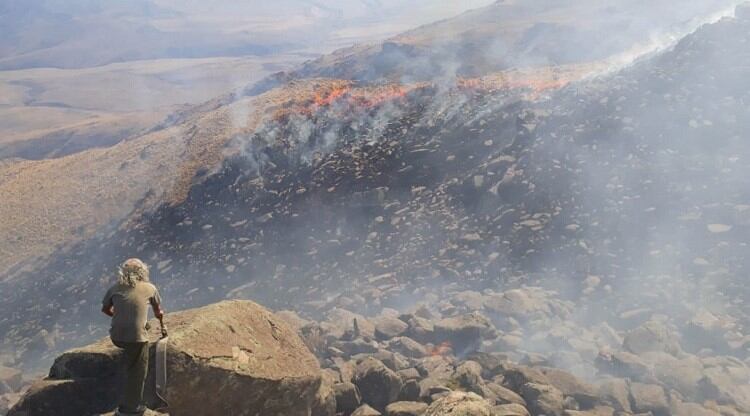 Los valles tucumanos en llamas, tras el incendio forestal.