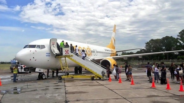 FlyBondi es una de las primeras low cost en operar en el país (web)