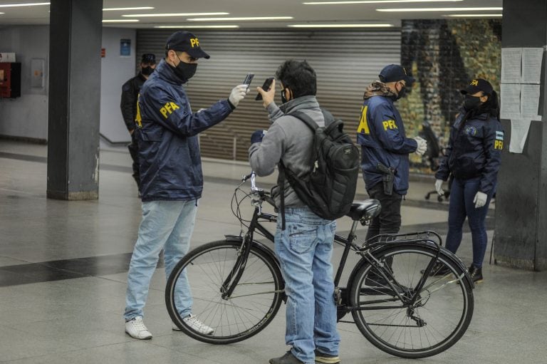 Cuarentena estricta en el AMBA: se renovaron el 50% de los permisos de circulación. (Federico Lopez Claro)