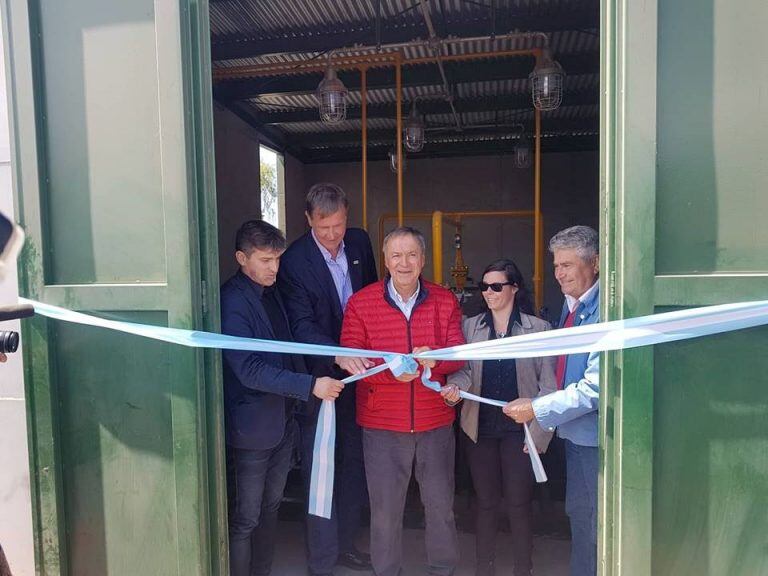 El Gobernador Juan Schiaretti inaugurando la planta reductora de gas natural