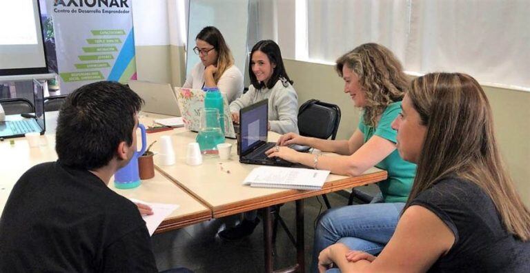 El curso se desarrolla en la sede de Capital Incuba (Municipalidad de Santa Rosa)