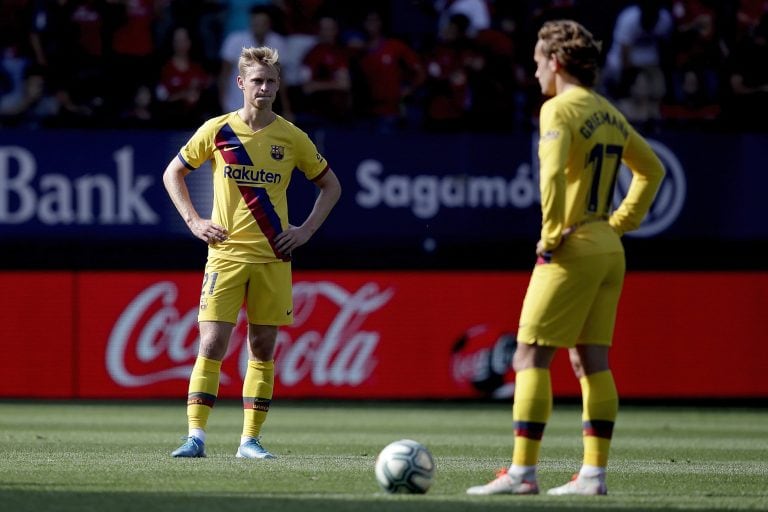 Frenkie de Jong (i), el futbolista neerlandés que sería un bastión para la "holandización" del FC Barcelona que tiene entre manos Ronald Koeman. (TyC Sports)