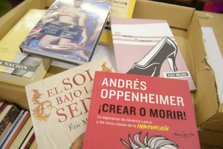 En Arroyito se entregaron libros a los Municipios de Tránsito, La Tordilla y Toro Pujio