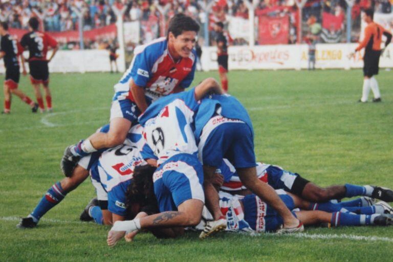 Así festejaba Rosario el segundo gol ante Sporting en el partido de ida