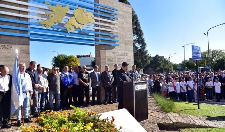 Villa María homenajeo a un héroe fallecido en el conflicto bélico de Malvinas.