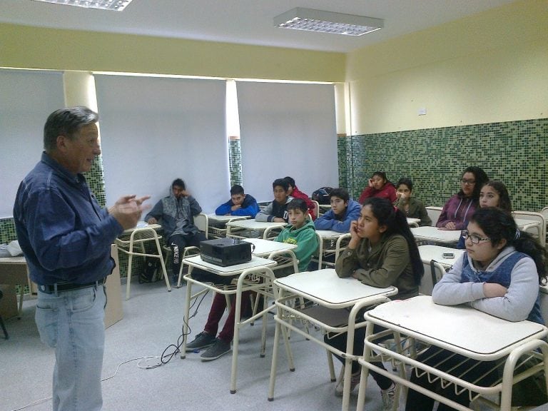 La Escuela Municipal de Pesca tiene entre sus propósitos estimular a los alumnos en el estudio de la ciencia y la tecnología.