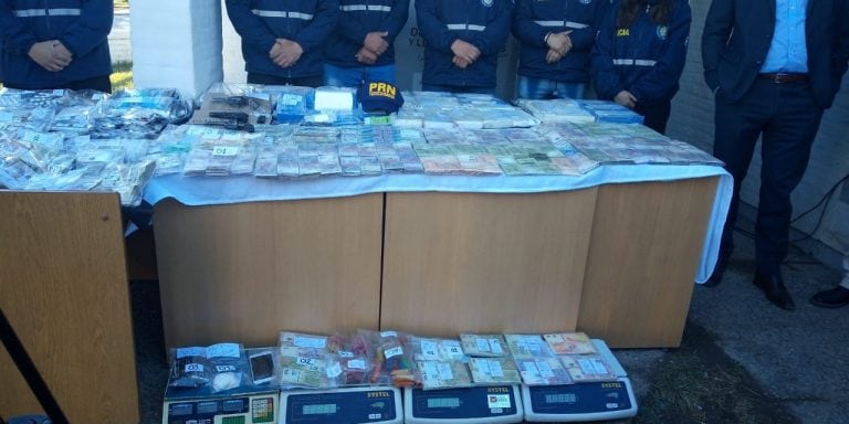 Incautaron 36 kilos de droga, más de dos millones pesos y miles de dólares. Foto: Yamil Regules.