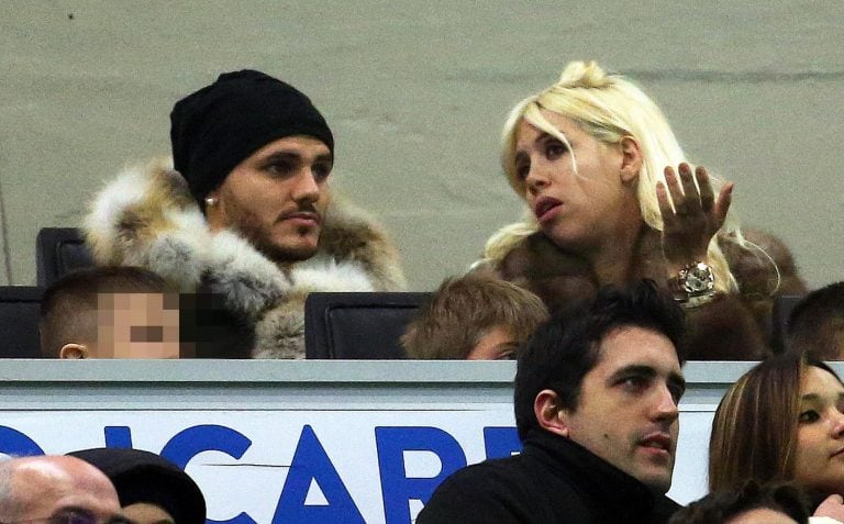 Milan (Italy), 03/02/2018.- Inter's Mauro Icardi (L) and his wife Wanda Nara (R) attend the Italian Serie A soccer match between Inter Milan and FC Crotone at Giuseppe Meazza stadium in Milan, Italy, 03 February 2018. (Italia) EFE/EPA/MATTEO BAZZI italia wanda nara mauro icardi campeonato torneo liga italiano italiana futbol futbolistas partido Inter FC vs FC Crotone