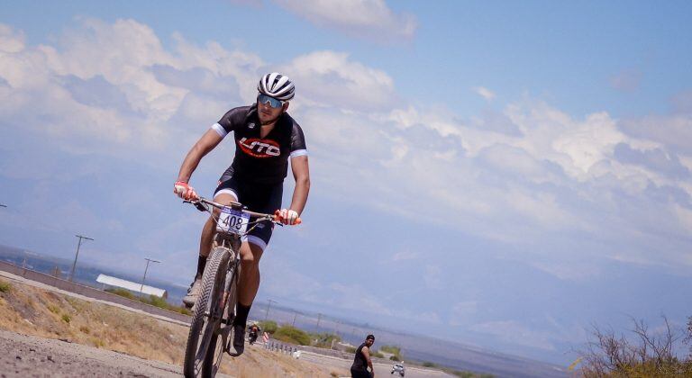 El ciclista altagraciense participó en la distancia de los 75 km.