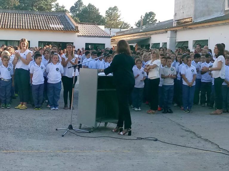 Acto de inicio del ciclo lectivo en la Escuela 27 de Tres Arroyos