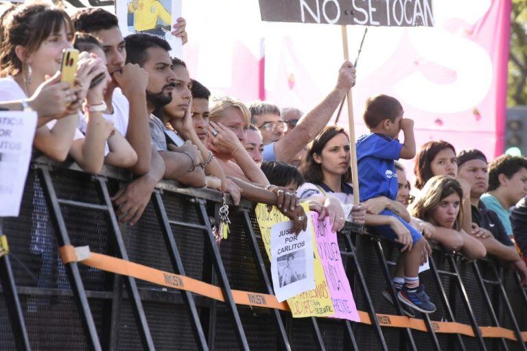 Alberto Fernández encabezó el acto por el primer izamiento de la bandera en Rosario (Francisco Trovato Fuoco)