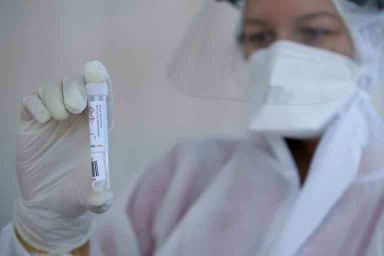 Coronavirus test. EFE/EPA/Jakub Kaczmarczyk POLAND OUT