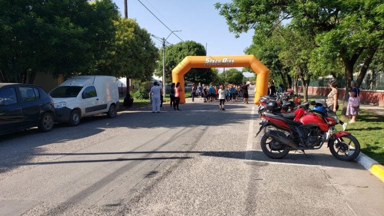 Maraton colegio Estrada en Jesús María (Mas Radio)