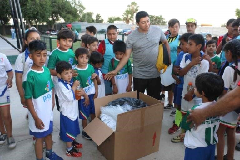 Recibieron juguetes y elementos para entrenar.