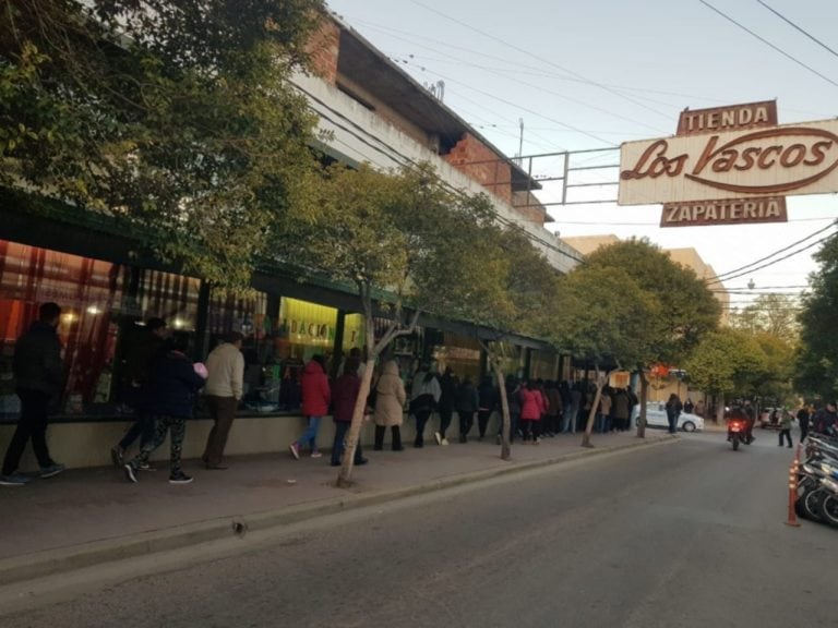 Los puntanos se agolparon en la tienda por las liquidaciones por cierre.