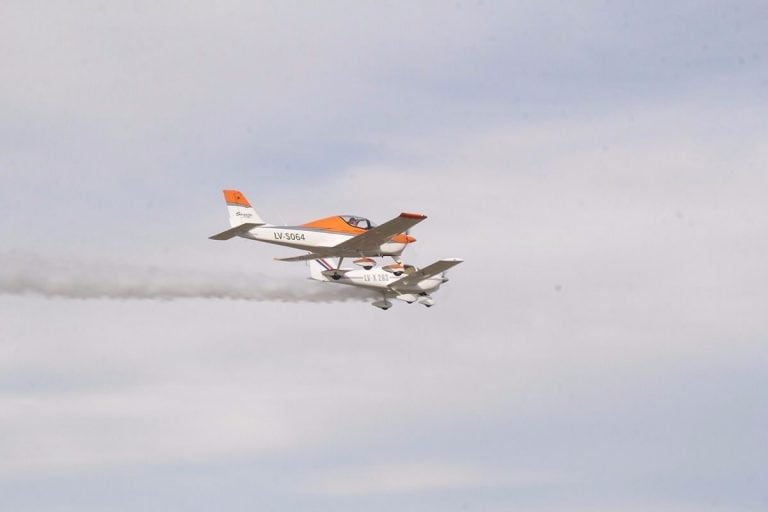 Más de 12 mil personas disfrutaron de las diferentes actividades como paracaidismo y acrobacias de aeromodelismo.