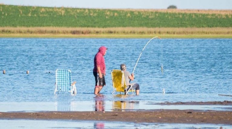 Pescando en plena pampa (Facebook)