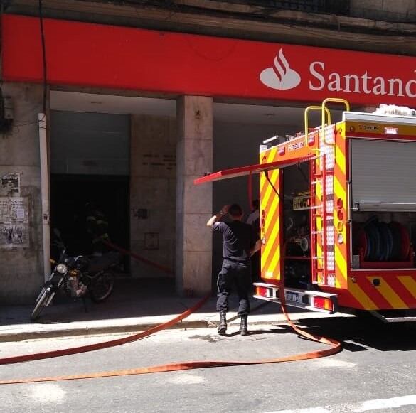 Incendio en Santa Fe al 1200.