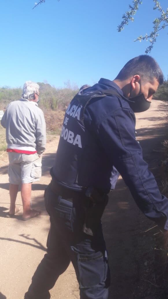 Según testigos, la Policía local llegó al lugar rápidamente y lograron que no lograran su cometido. (Foto: gentileza Graciela J. Ceferina Peralta)