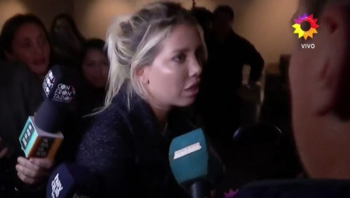 Wanda Nara arremetió contra los periodistas que la abordaron a la salida del teatro