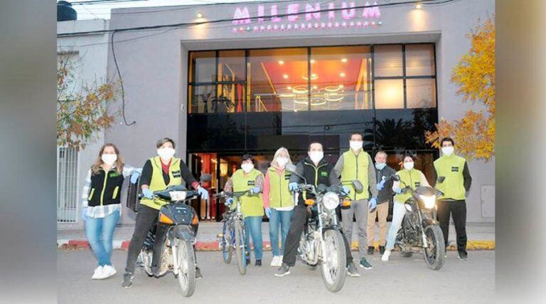 Los empleados de los cines pusieron un servicio de cadetería (La Arena)