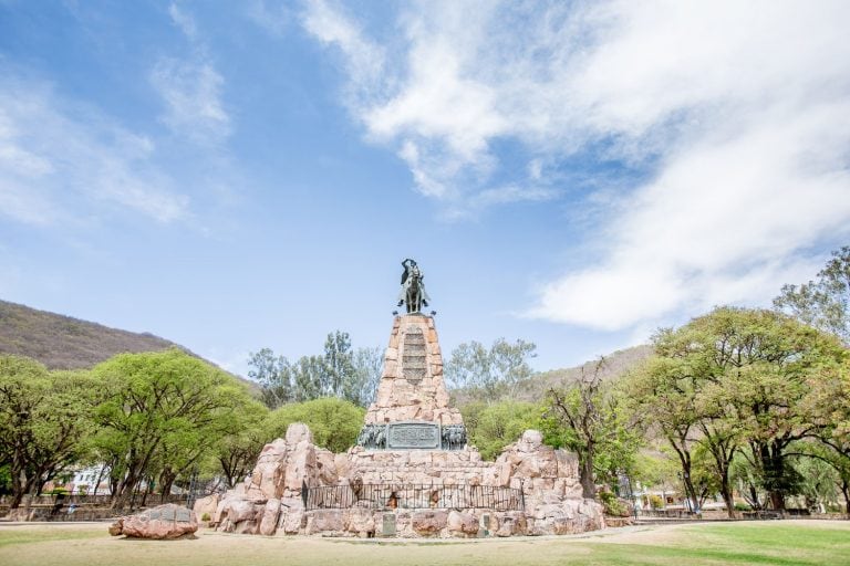 Monumento Güemes al final del Paseo Güemes.