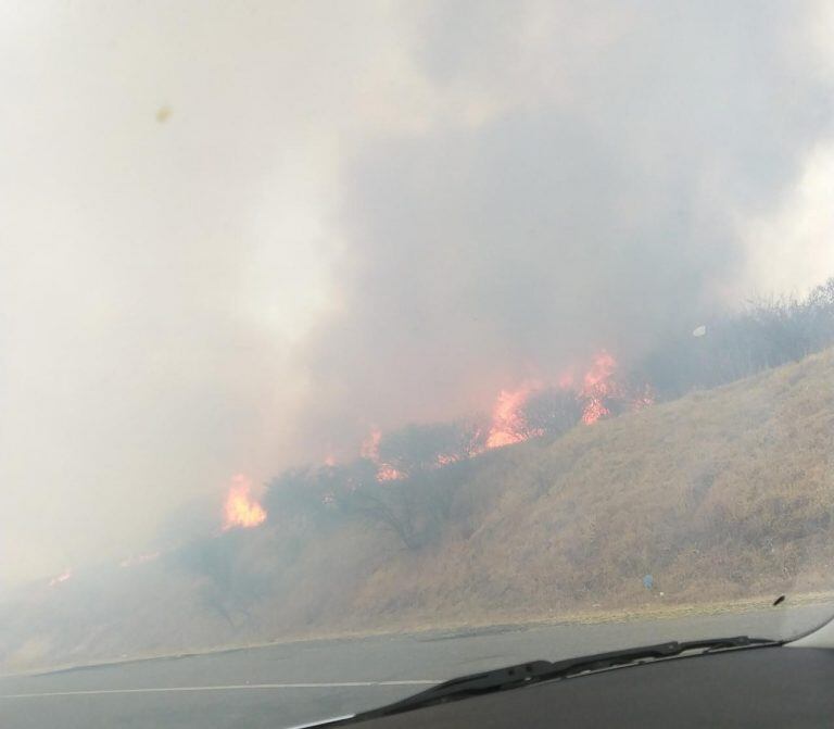 Se reiniciaron los incendios en La Calera.