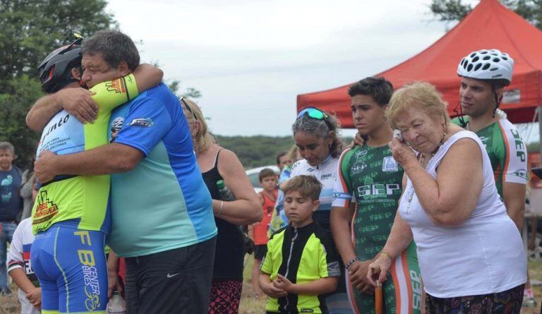 Durante el acto se vivieron momentos muy emotivos (Vía Santa Rosa)