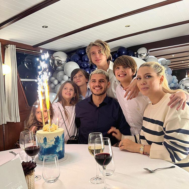 Wanda Nara junto a Mauro Icardi y sus hijos.