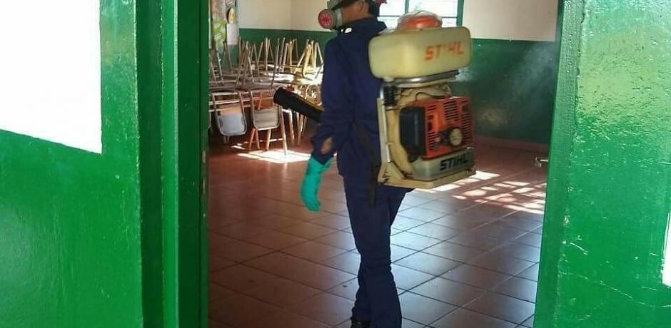 A dos semanas del inicio de clases fumigaron los establecimientos educativos en Eldorado