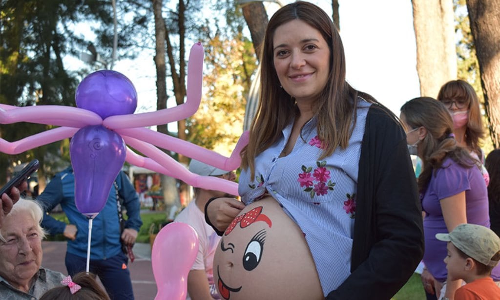 La actividad congregó en la plaza Francia a un nutrido grupo de futuras mamás.