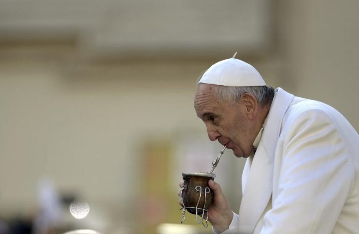 Mate santo: la felicidad de un cordobés que toma mate con el Papa