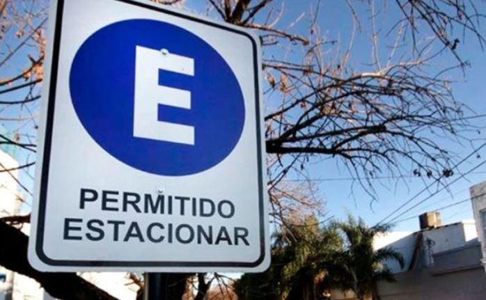 Ya se se puede consultar por Whatsapp dónde está permitido estacionar el auto