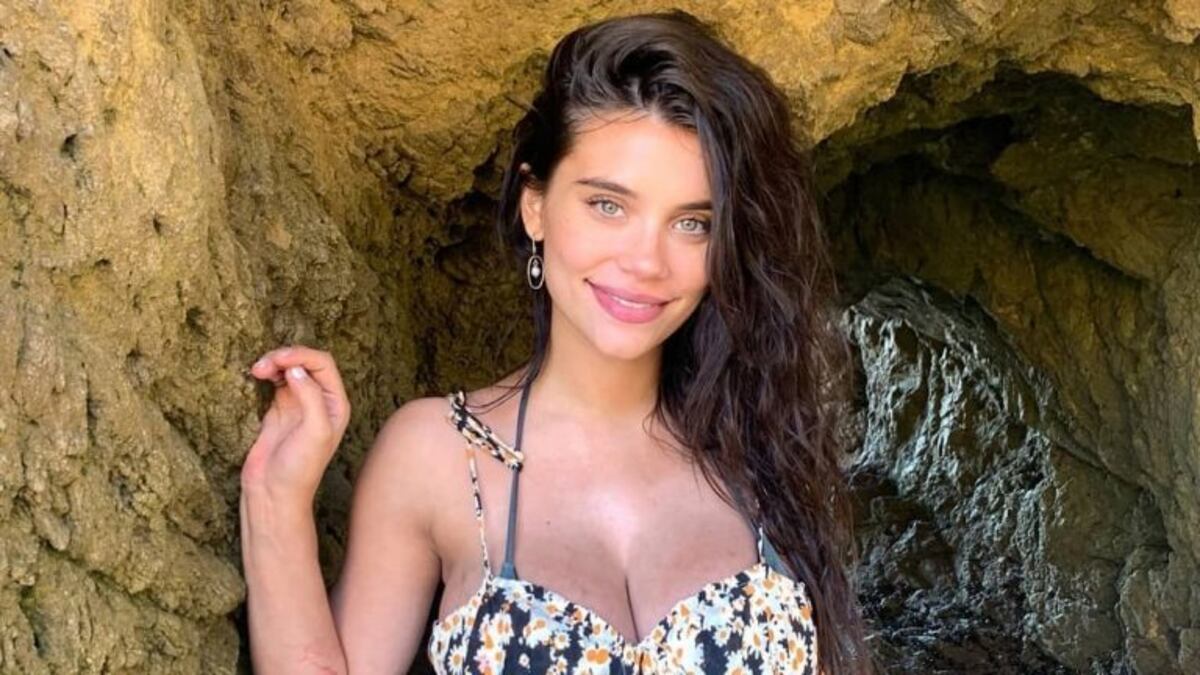 Eva de Dominici mostró otras fotos de la producción tras la polémica por su superbronceado