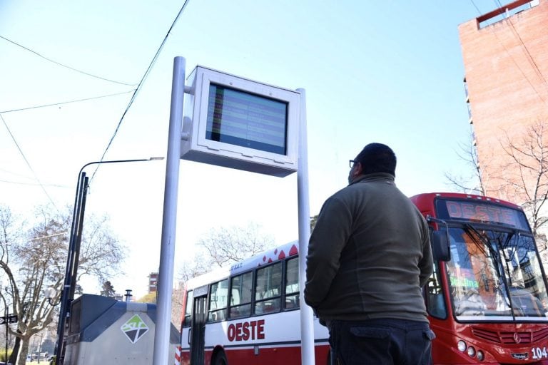 Podrán viajar hasta 10 personas de pie en hora pico (Municipalidad de La Plata)