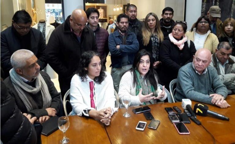 La diputada Moisés reveló que viene "trabajando hace varios meses con Alberto Fernández", al presentar su lista, que integran además Carlos Cantero y Luciana Santillán, y el diputado Juan Manuel Esquivel como primer suplente.