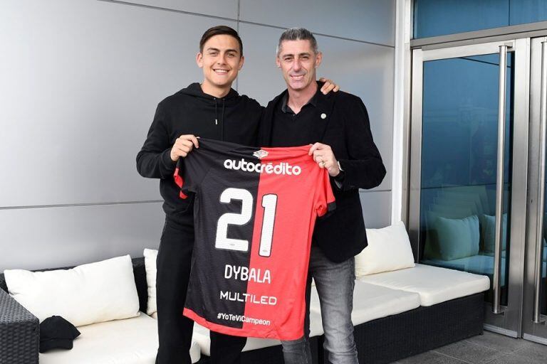 La casaca tiene el número que utiliza Dybala en Italia. (@canoboficial)