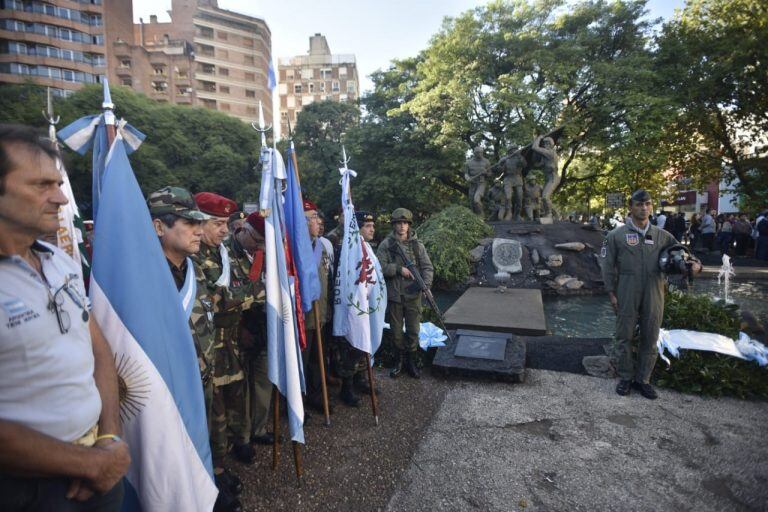 Homenaje a Veteranos y Caídos de Malvinas.